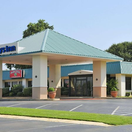 Days Inn By Wyndham Forrest City Bagian luar foto